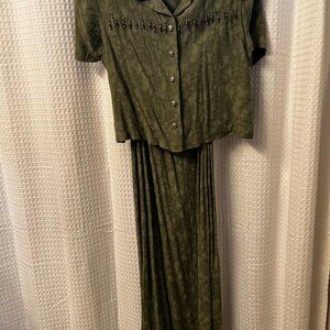 Brand - Karin Stevens; size - 12P; sage green color